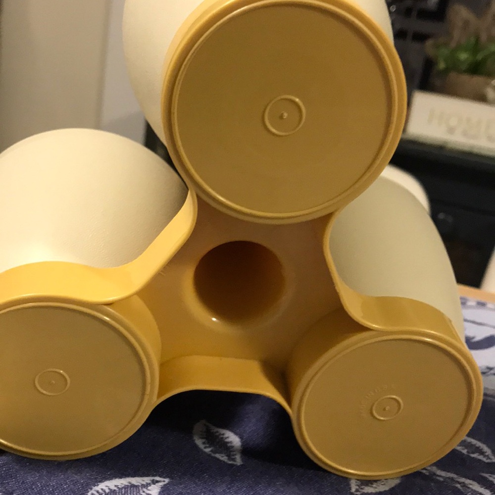 Tupperware condiment container - Picture 5 of 5